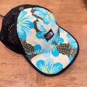 The North Face Wet Hat Women’s Blue Floral Water Mesh Back Summer Vacation